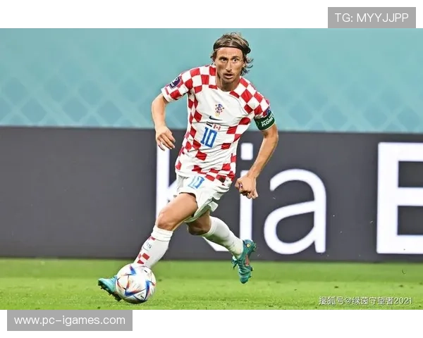 终场哨响，克罗地亚老将莫德里奇跪地掩面